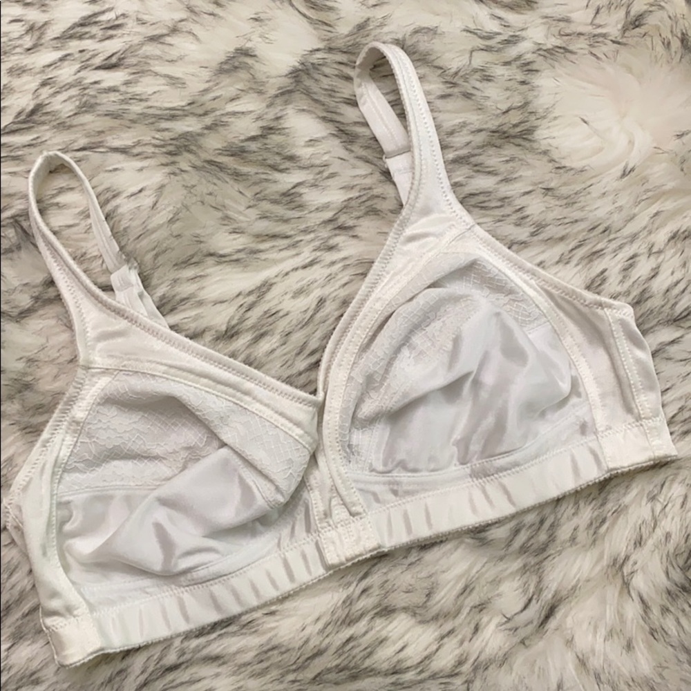 ✨2/$20✨ BODY NATURALS Lace Trim Wireless Bra